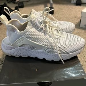 White Nike Huarache size 5.5 Ultra Mesh